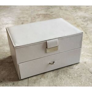 Girls jewelry box to decorate